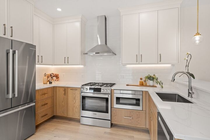 Property Photo:  326 Lowell Street 2  MA 02145 