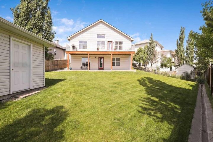 Property Photo: 43 Cimarron Park Green AB T1S 2K2