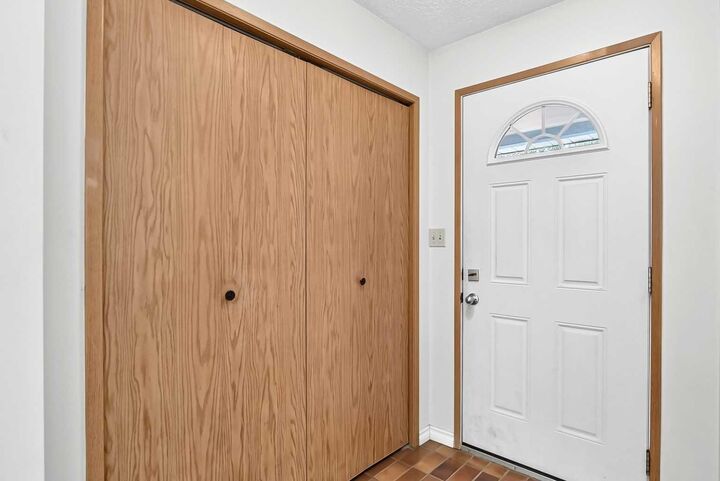 Property Photo: 454 20 Avenue NW AB T2M 1C4
