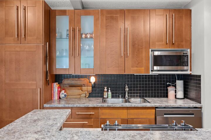 Property Photo: 924 18 Avenue SW 304 AB T2T 0H1