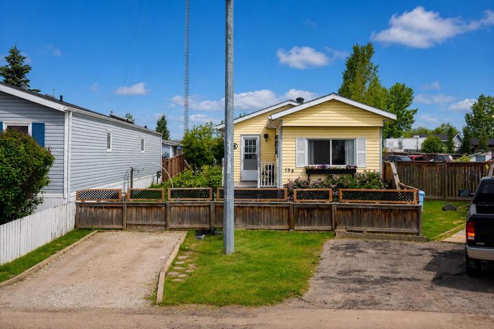 188 Grenoble Crescent — photo 1