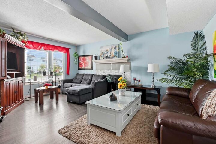 Property Photo: 17 Elwell Close AB T4R 2E2