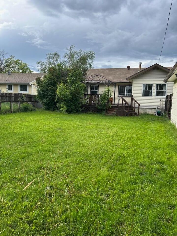 Property Photo: 10107 90 Avenue AB T8V 0E8