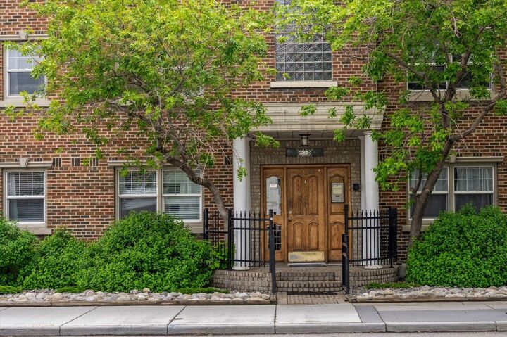 Property Photo:  1125 17 Avenue SW 9  AB T2T 0B5 