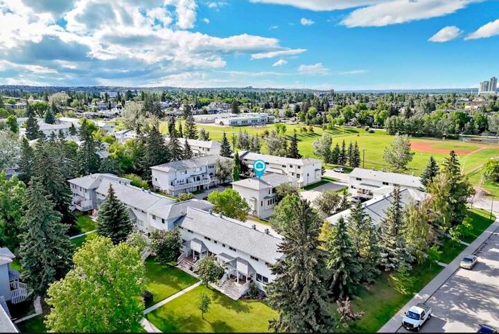 Property Photo:  672 Killarney Glen Court SW  AB T3E 7H4 