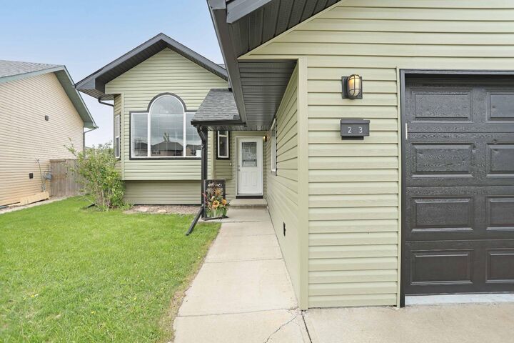 Property Photo:  23 Upland Place  AB T1R 1M9 