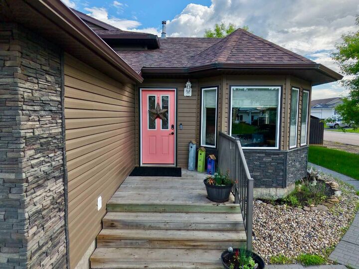 Property Photo: 8101 103 Avenue AB T8S 1M9