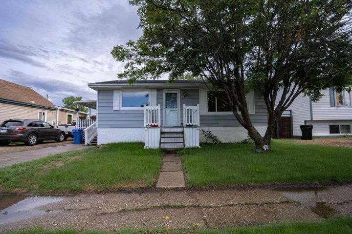 4811 53 Ave — photo 1