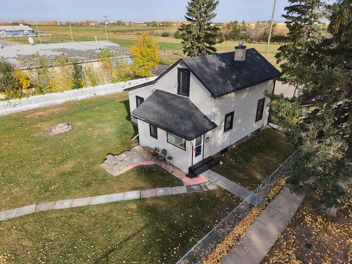 Property Photo:  106 Allison Street  AB T0M 0A0 