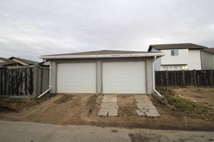 Property Photo: 108 Pinnacle Boulevard AB T8W 2V7