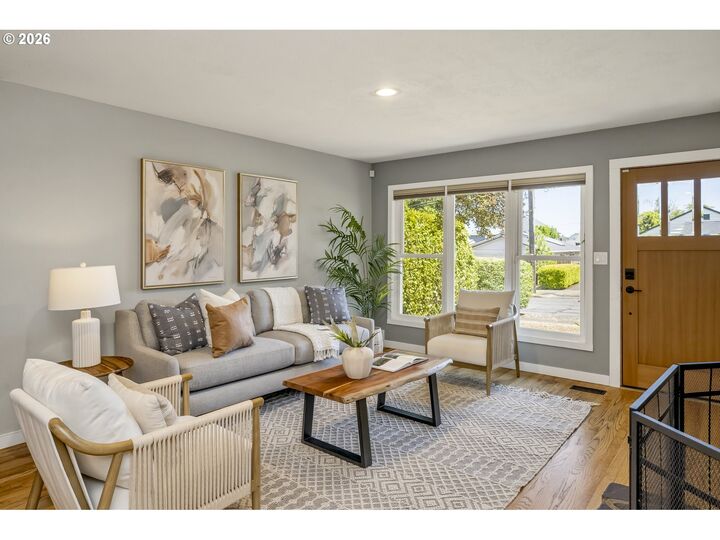 Property Photo: 5407 NE 37th Ave OR 97211