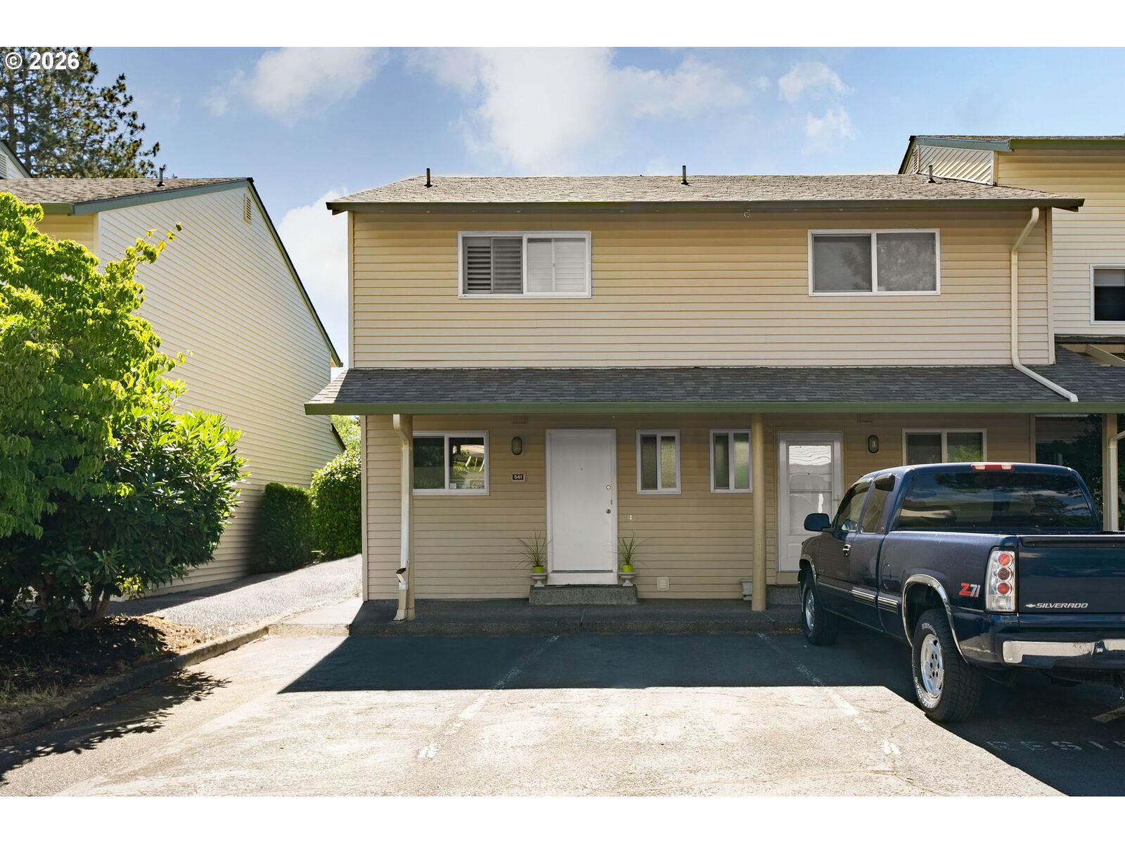 Property Photo: 541 N Hayden Bay Dr OR 97217