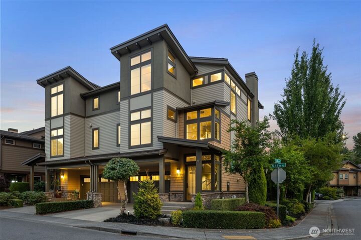 Property Photo: 1211 N 42nd Place WA 98056