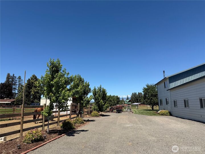 Property Photo:  2310  Umptanum Road  WA 98926 