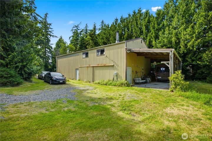 Property Photo: 415 118th Avenue E WA 98372