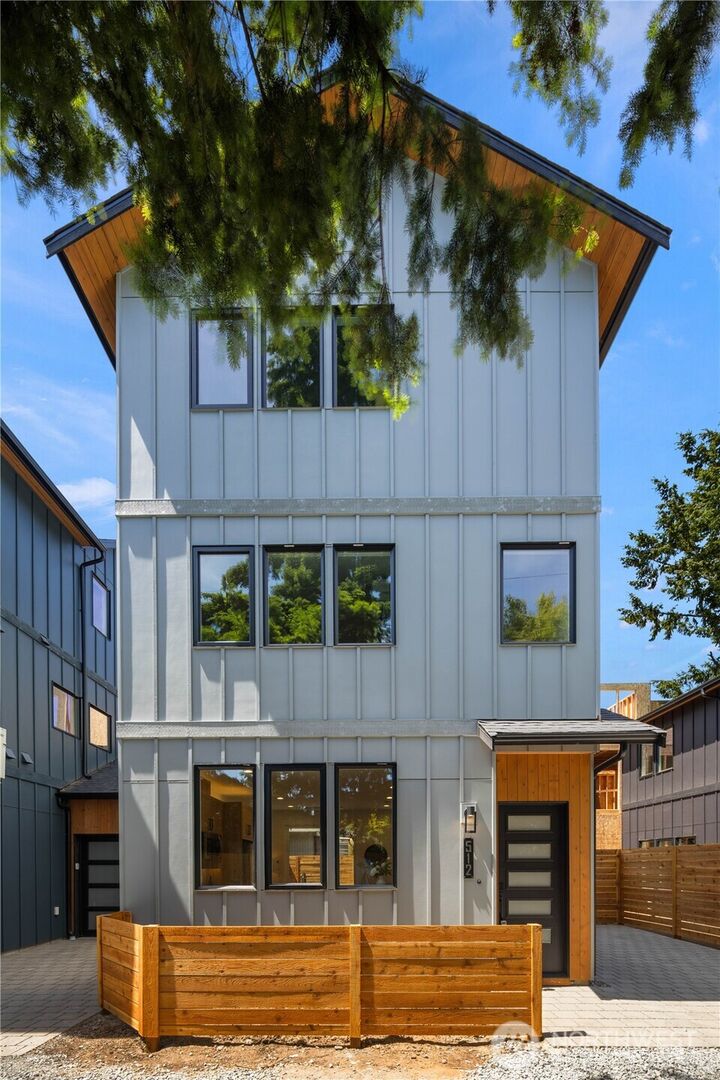 Property Photo:  512 N 92nd Street  WA 98103 