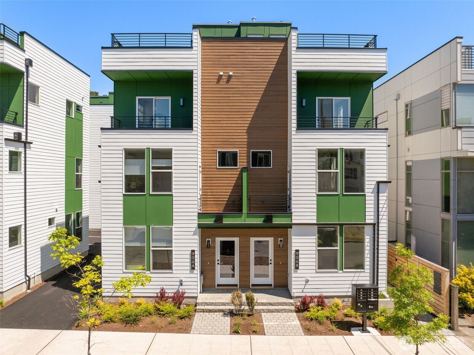Property Photo:  2805 S Charles Street S  WA 98144 