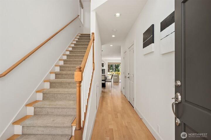 Property Photo: 809 16th Avenue W WA 98033