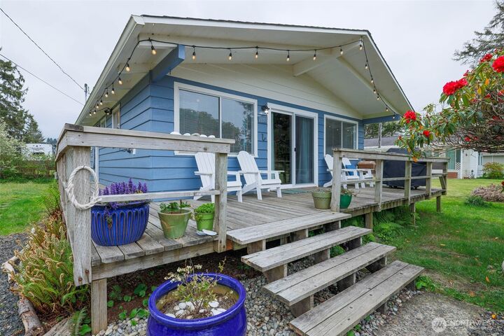 Property Photo:  1650  First Avenue  WA 98547 