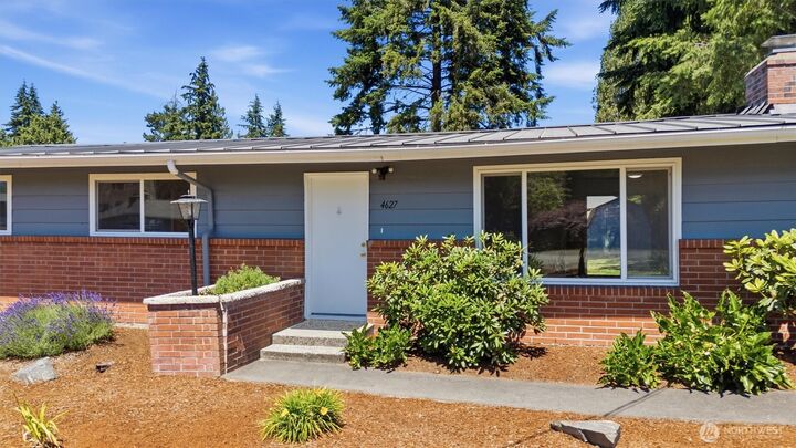Property Photo:  4627  192nd St  SW  WA 98036 