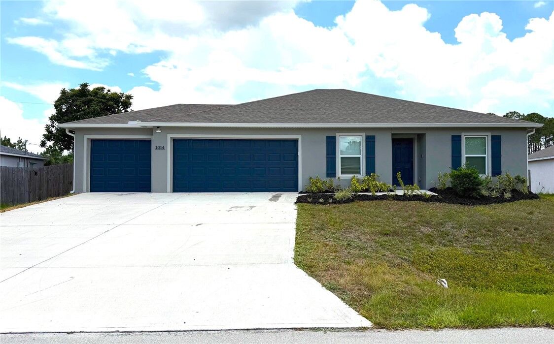 Property Photo: 1014 Hammacher Avenue SW FL 32908