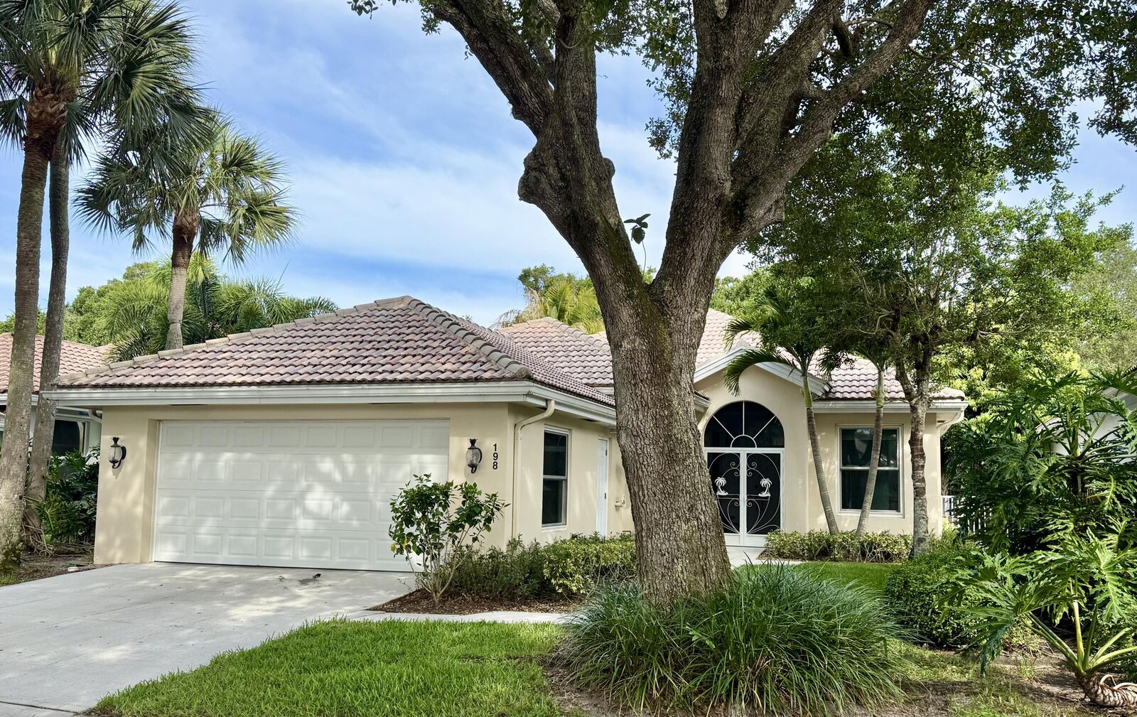 Property Photo:  198 Hampton Circle  FL 33458 