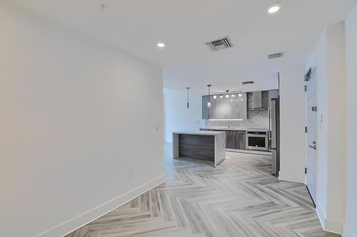 Property Photo: 236 SE 5th Avenue 205 FL 33483