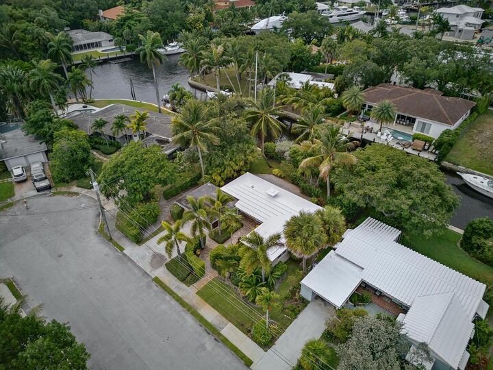 Property Photo: 1325 Guava Isle FL 33315