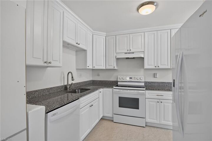 Property Photo: 225 Castlewood Rd VA 23702
