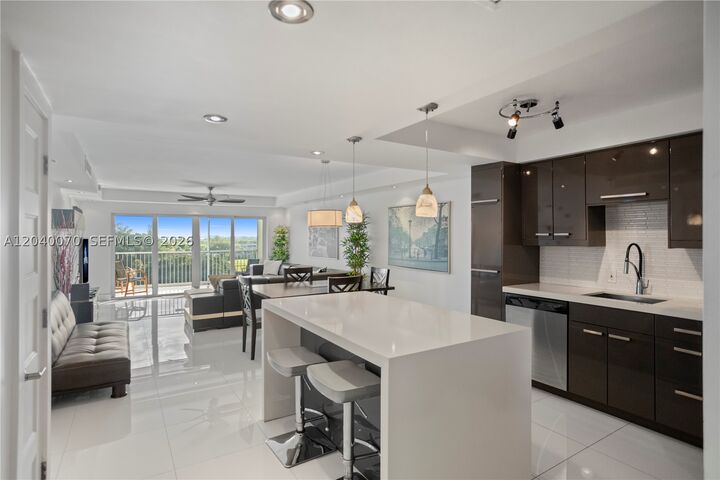 Property Photo:  3050 N Palm Aire Dr 710  FL 33069 