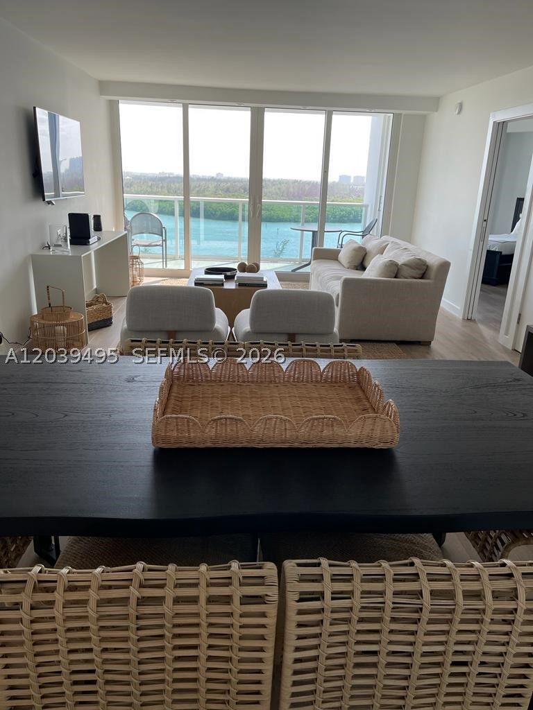Property Photo:  100 Bayview Dr 1521  FL 33160 