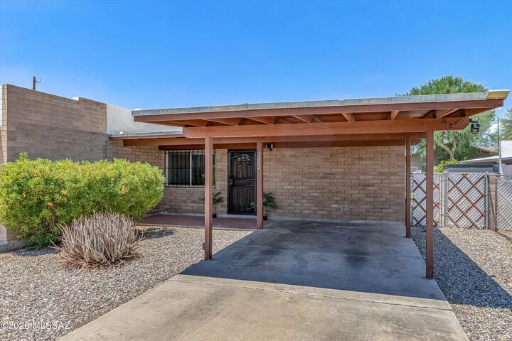 Property Photo:  3352 E Fort Lowell Road  AZ 85716 