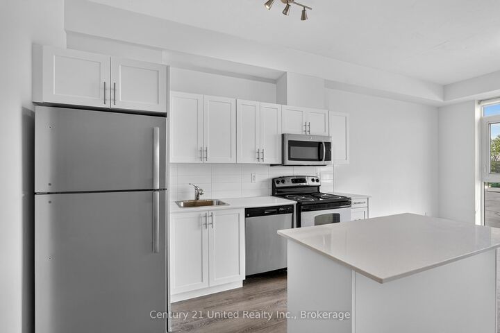 Property Photo: 100 Bond Street E 422 ON L1G 0B7