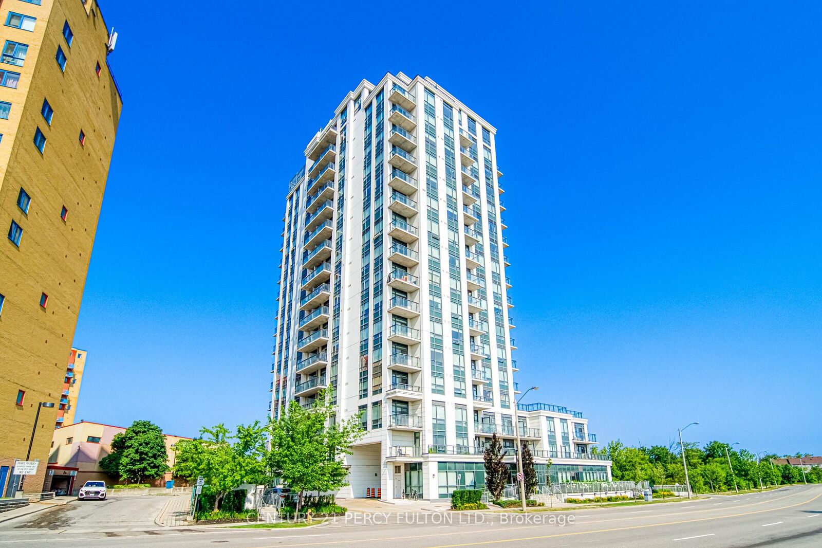 Photo de la propriété: 840 Queens Plate Drive 802 ON M9W 7J9