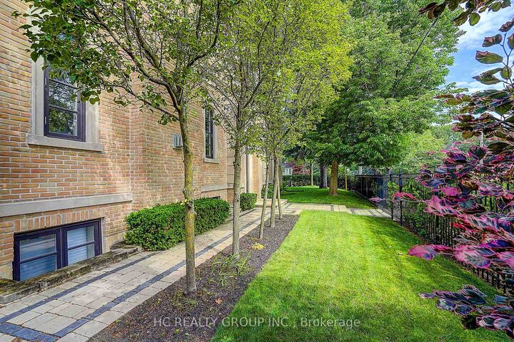 Property Photo:  119 Strathallan Boulevard  ON M5N 1S9 