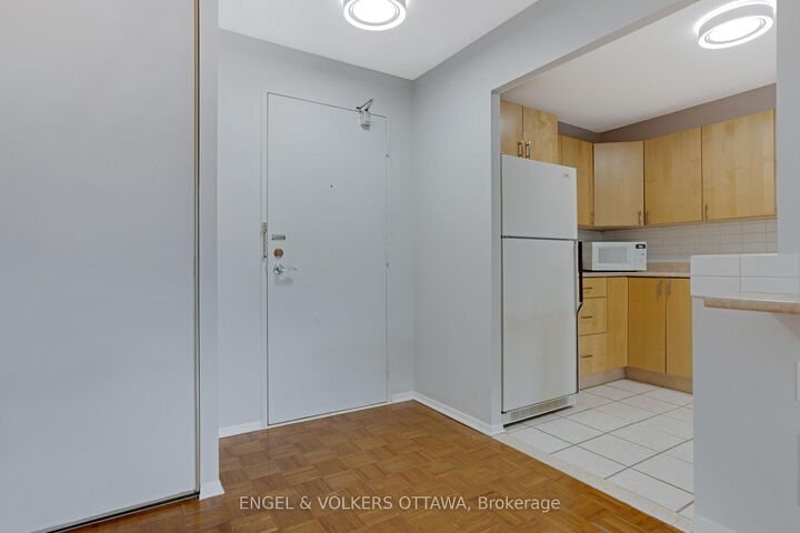 Property Photo: 665 Bathgate Drive 301 ON K1K 3Y4