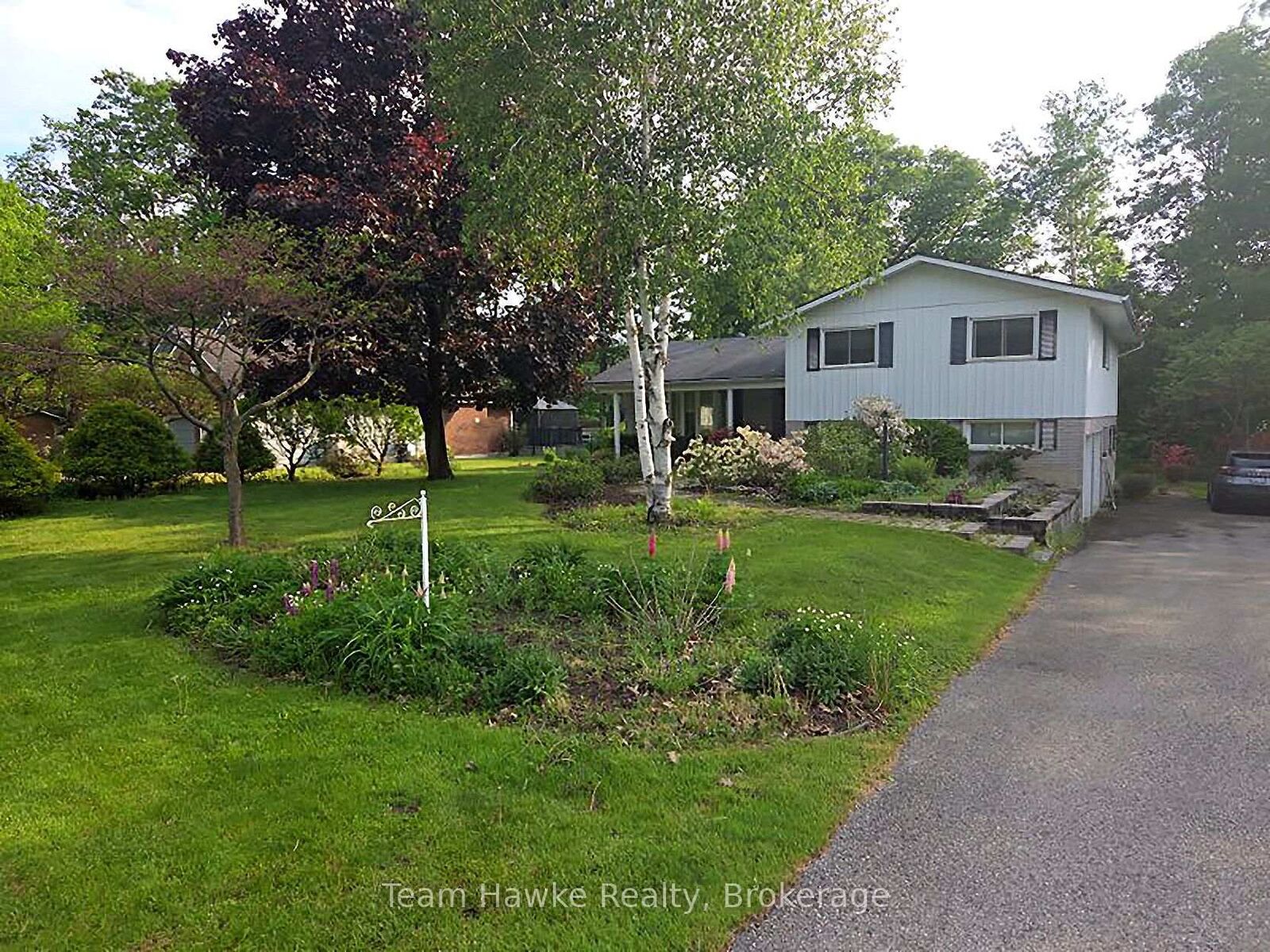 Property Photo: 321 Glenbrook Drive ON L4R 5G4