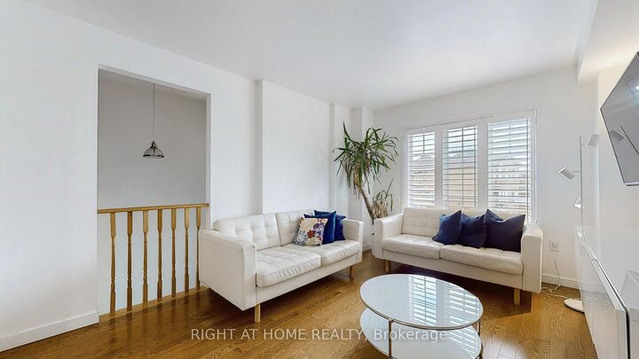 Property Photo: 371 Fairgate Way ON L6H 6Y1
