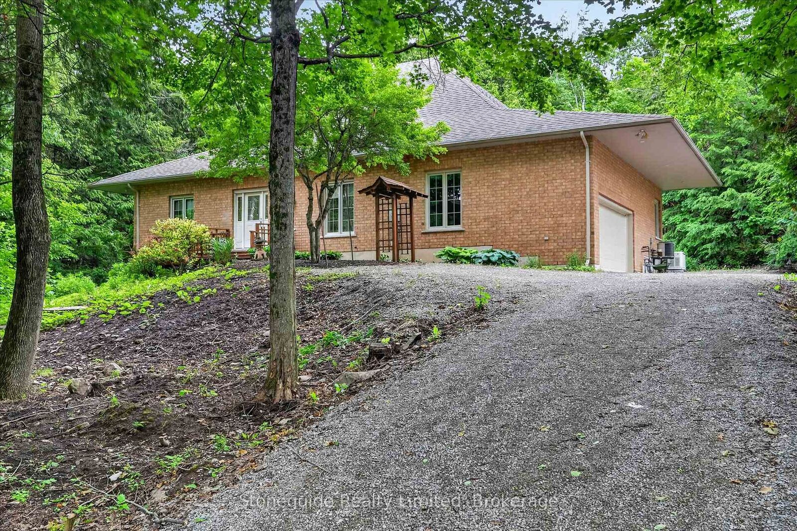 Property Photo: 761 Cedarhurst Drive ON K9J 0C5