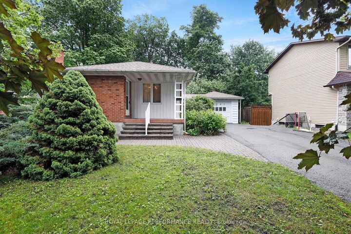 Property Photo: 2061 Fairbanks Avenue ON K1H 5Y9