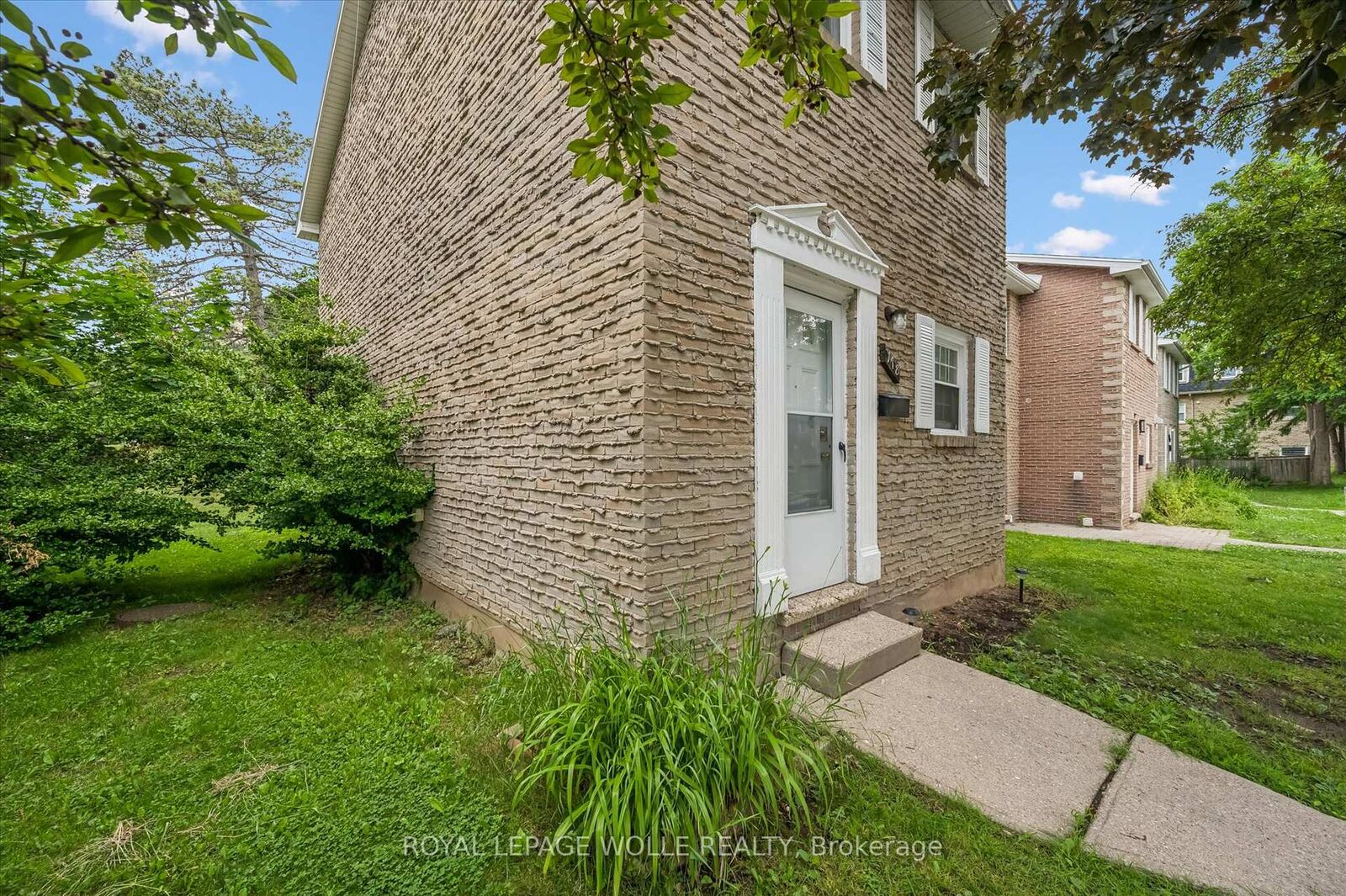 Property Photo: 178 Westcourt Place ON N2L 2R7