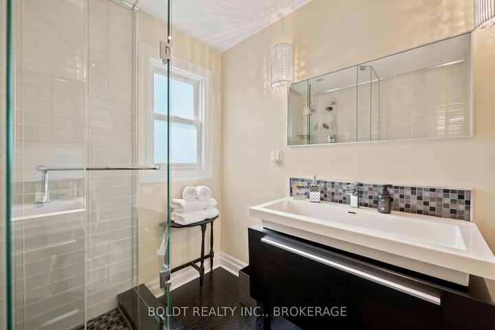 Property Photo: 9 Woodgate Avenue ON L2R 3V3