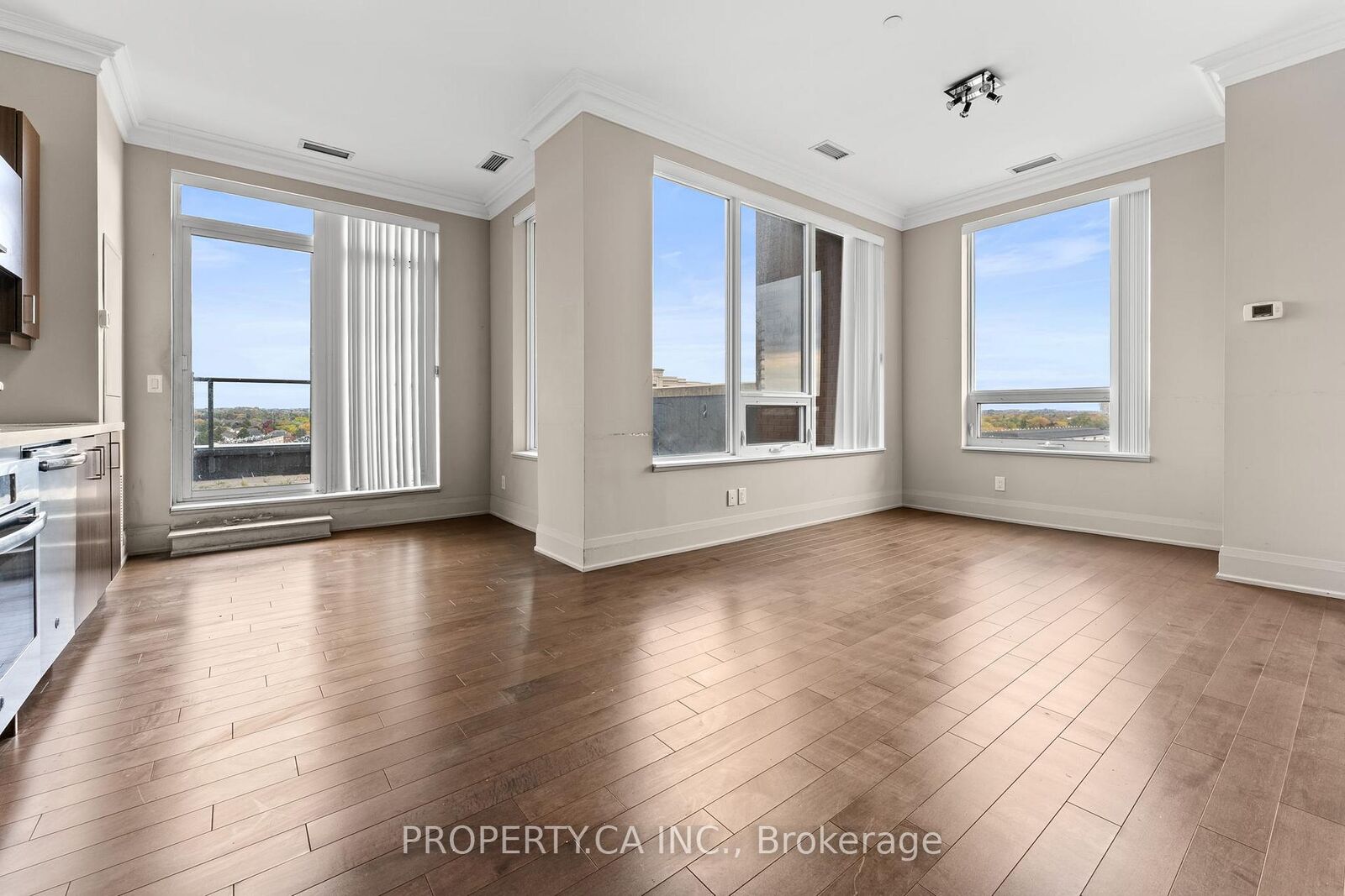 Property Photo: 28 Uptown Drive Ph15 ON L3R 5M8
