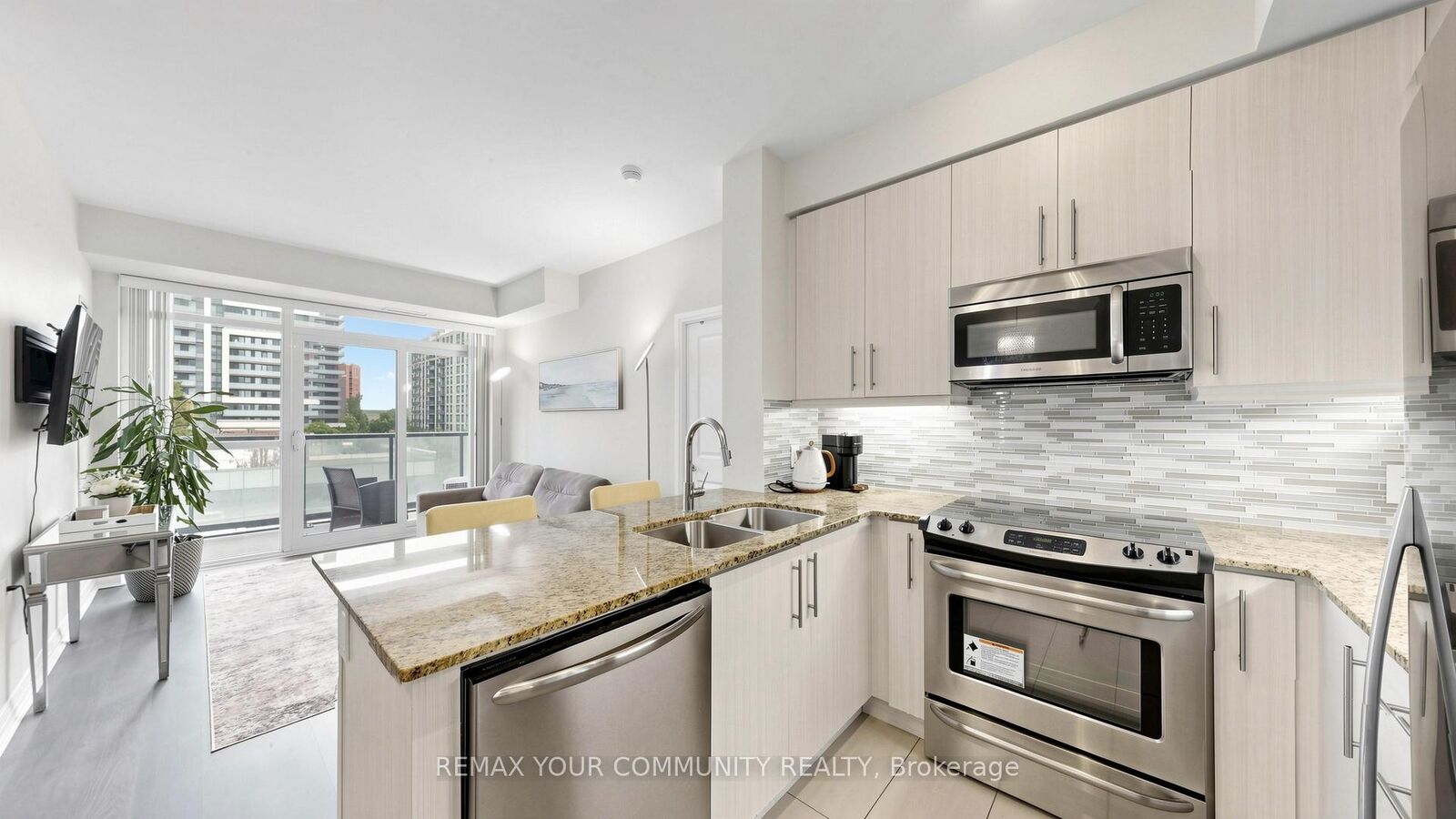 Property Photo: 55 Oneida Crescent 408 ON L4B 0E8