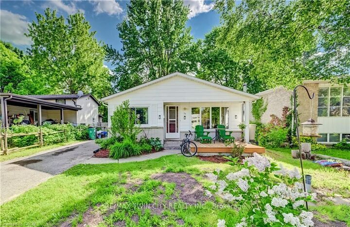53 Helene Crescent — photo 1