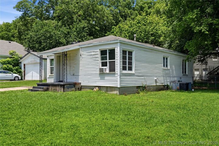 Property Photo:  2100 Garland Street  OK 74401 