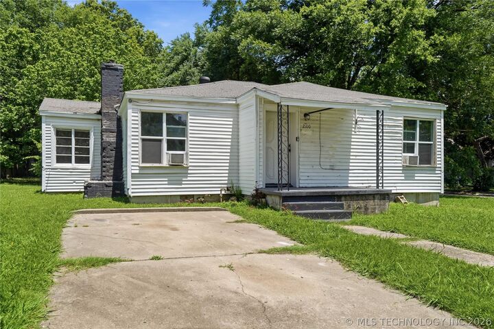Property Photo:  2100 Garland Street  OK 74401 