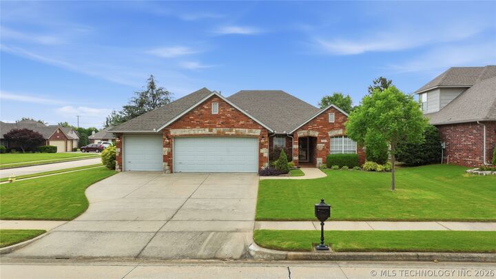 Property Photo: 9907 E 123rd Street S OK 74008