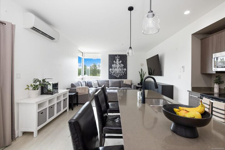 Property Photo: 15 Canada Ave #206 BC V9L 1T3