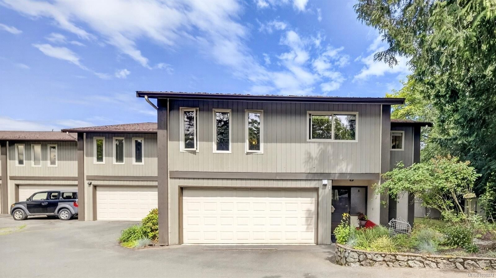 Property Photo:  946 Selkirk Ave #1  BC V9A 2V1 
